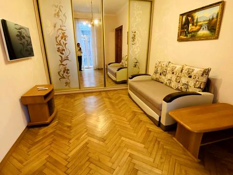 квартира за адресою Омеляна Поповича вул., 6