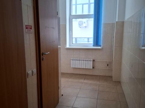 комерційна за адресою Новонаводницька вул. (Лаврська), 16