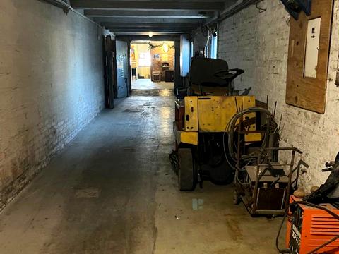 комерційна за адресою Польова вул., 77