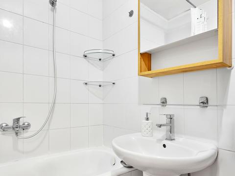 квартира за адресою Академіка Глушкова просп., 27