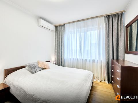 квартира за адресою Академіка Глушкова просп., 27