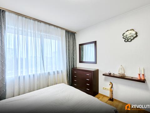 квартира за адресою Академіка Глушкова просп., 27