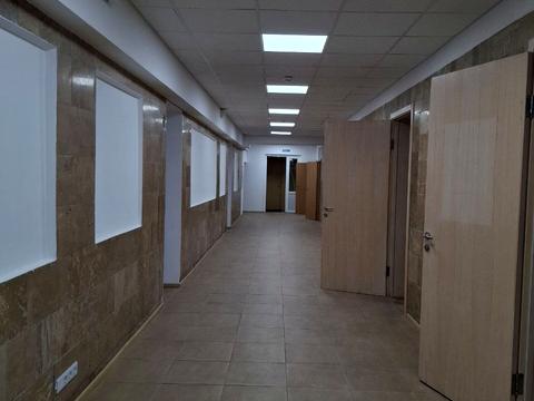комерційна за адресою Новонаводницька вул. (Лаврська), 16