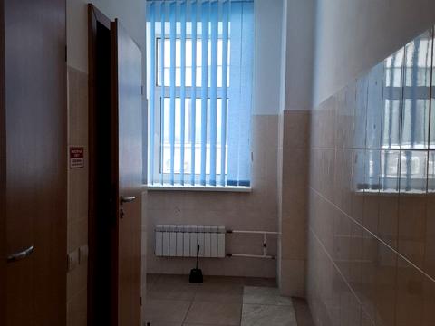 комерційна за адресою Новонаводницька вул. (Лаврська), 16