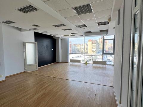 комерційна за адресою В'ячеслава Чорновола просп. (), 67г