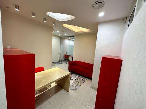 комерційна за адресою Євгена Коновальця вул. (Щорса), 32-Б