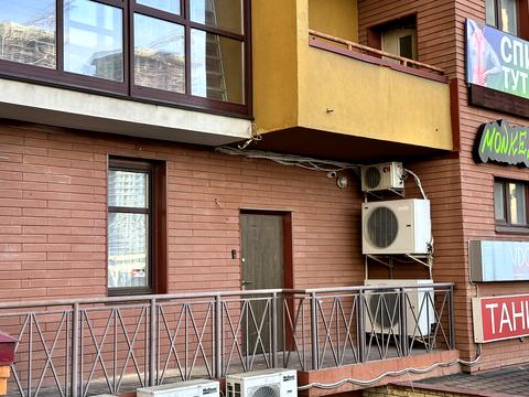 комерційна за адресою Євгена Коновальця вул. (Щорса), 32-Б