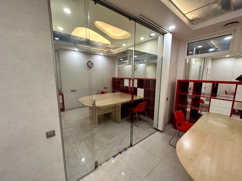 комерційна за адресою Євгена Коновальця вул. (Щорса), 32-Б