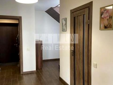 дом по адресу Небесной Сотни ул. (Паризької Комуни), 1