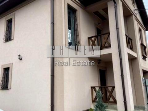 дом по адресу Небесной Сотни ул. (Паризької Комуни), 1