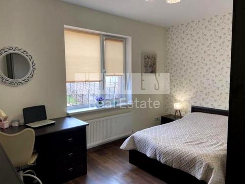 дом по адресу Небесной Сотни ул. (Паризької Комуни), 1