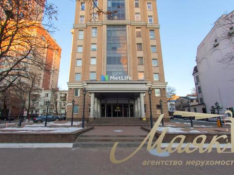 комерційна за адресою Жилянська вул., 110