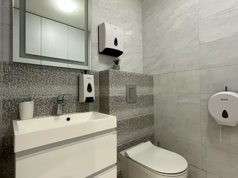 комерційна за адресою Богдана Хмельницького вул., 1-Б