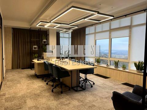 комерційна за адресою Михайла Грушевського вул., 9-Б