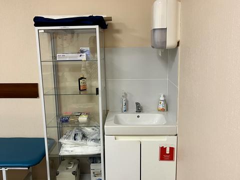 комерційна за адресою Дніпровська набережна вул., 1