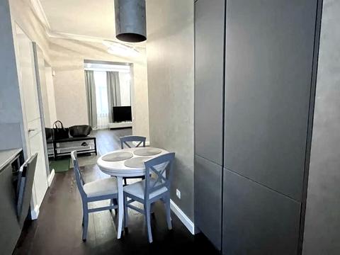 квартира за адресою Шовковична вул., 10