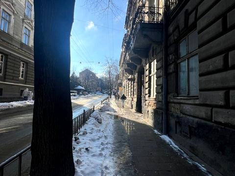 комерційна за адресою Гетьмана Петра Дорошенка вул. (Жовтнева), 42