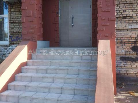 комерційна за адресою Оболонська вул., 47