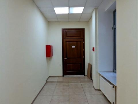 комерційна за адресою Володимирська вул., 4