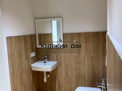 комерційна за адресою Михайла Максимовича вул. (Онуфрія Трутенка), 28-Б