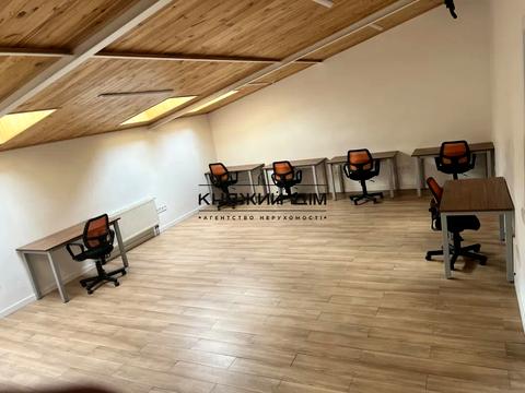 комерційна за адресою Михайла Максимовича вул. (Онуфрія Трутенка), 28-Б