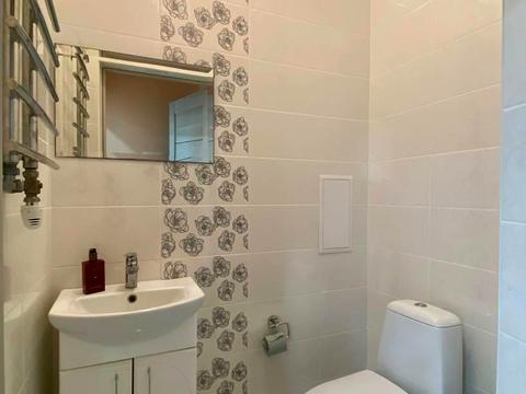 комерційна за адресою Кості Левицького вул., 19д/6