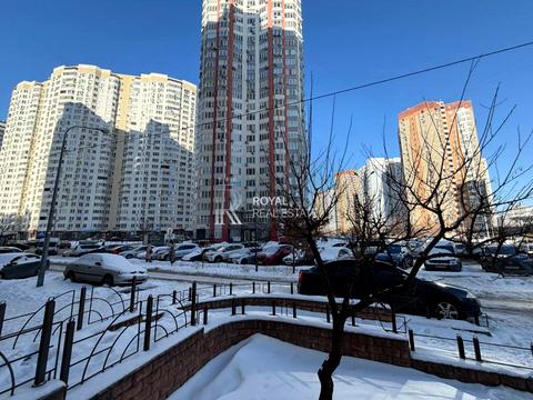 комерційна за адресою Драгоманова вул., 6/1