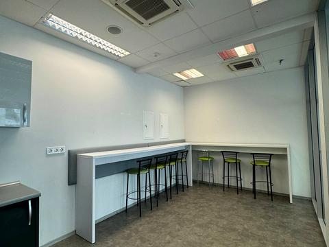 комерційна за адресою Лейпцизька вул., 15а