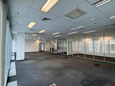 комерційна за адресою Лейпцизька вул., 15а