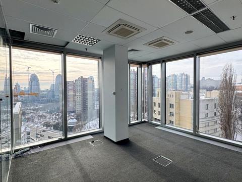 комерційна за адресою Лейпцизька вул., 15а