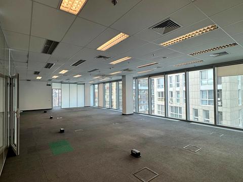 комерційна за адресою Лейпцизька вул., 15а