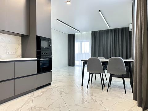 будинок за адресою Володимира Івасюка вул. (Грибоєдова), 12