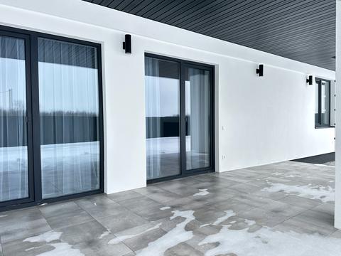 будинок за адресою Володимира Івасюка вул. (Грибоєдова), 12