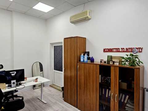 комерційна за адресою Богдана Хмельницького вул., 42