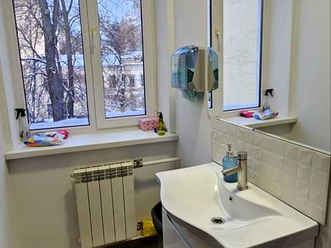 комерційна за адресою Богдана Хмельницького вул., 42