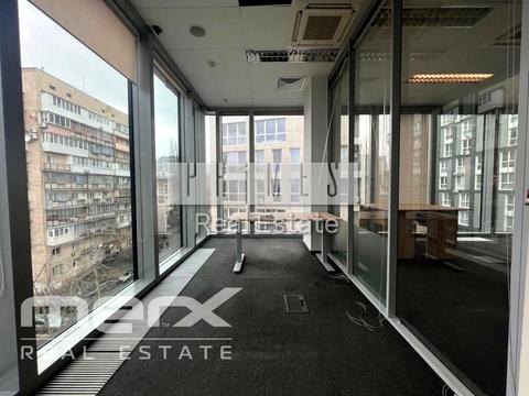 комерційна за адресою Лейпцизька вул., 15