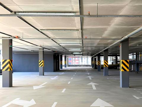 паркомісце за адресою Всеволода Змієнка вул., 32