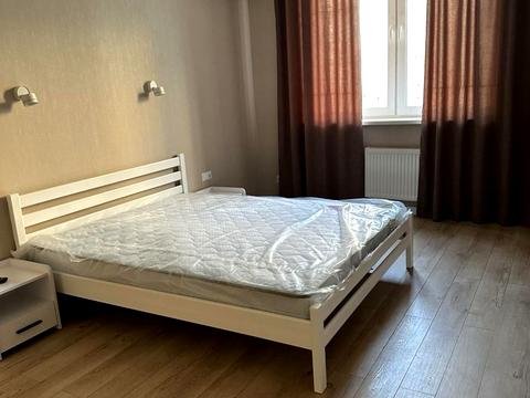 квартира за адресою Анни Ахматової вул., 30