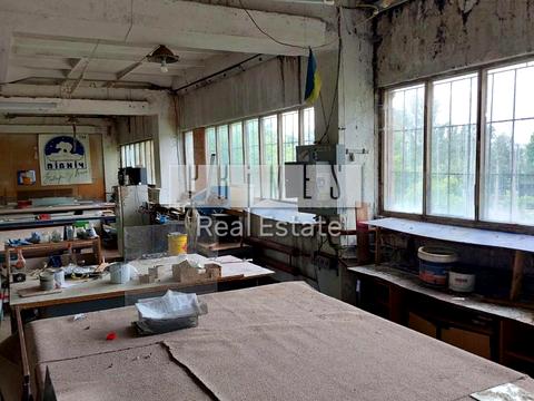 комерційна за адресою Академіка Вернадського бульв., 59