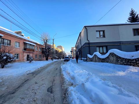 коммерческая по адресу Семьи Барвинских ул., (Будинок)