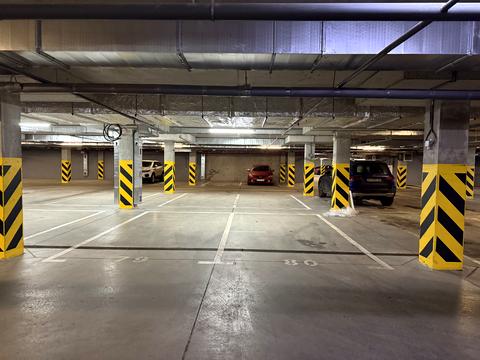 паркомісце за адресою Набережно-Рибальська дорога вул., 5