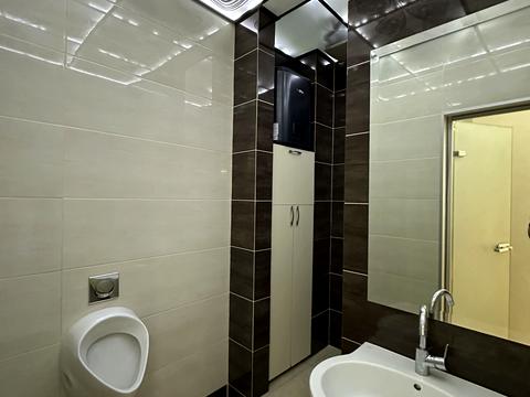 комерційна за адресою Науки просп., 30