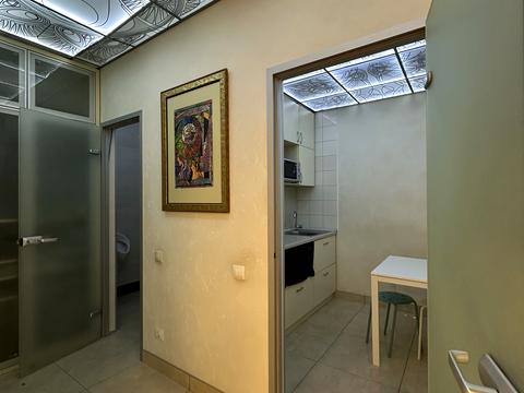 комерційна за адресою Науки просп., 30
