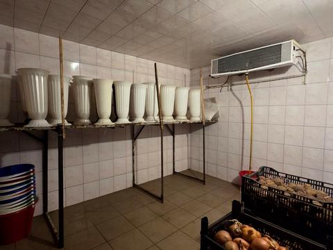 комерційна за адресою Роменська вул., 81