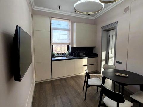 квартира за адресою Під Дубом вул. (Космонавтів), 2