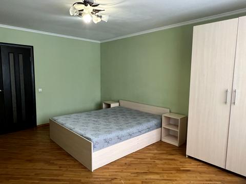 квартира за адресою Довженка вул., 12