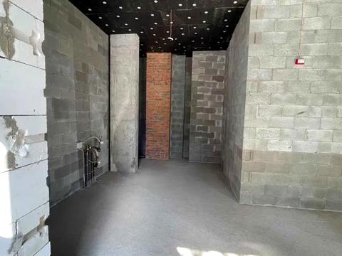 комерційна за адресою Салютна, 2