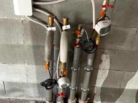 комерційна за адресою Салютна, 2