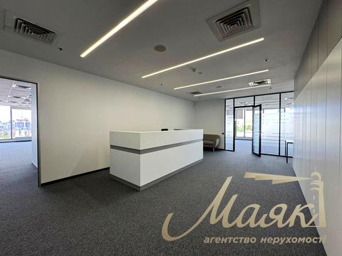 комерційна за адресою Київ, Спортивна пл., 1а