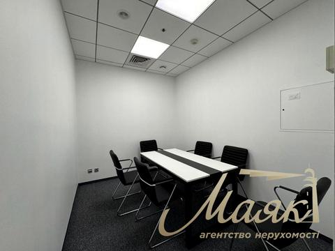 комерційна за адресою Київ, Спортивна пл., 1а